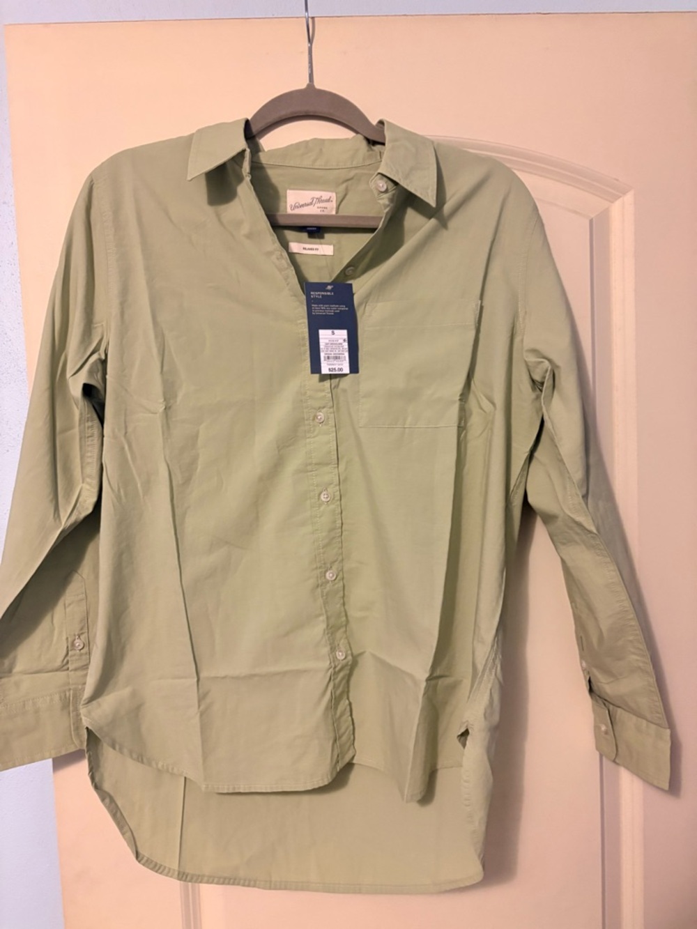 Universal Thread Men's Button-Down Shirt in Light Green